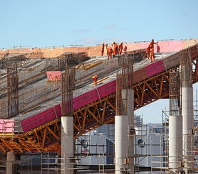 Realizacja ciężkiej pochylonej płyty stropowej