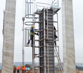 Deskowanie F-4 MAX z podestem uniwersalnym do deskowań