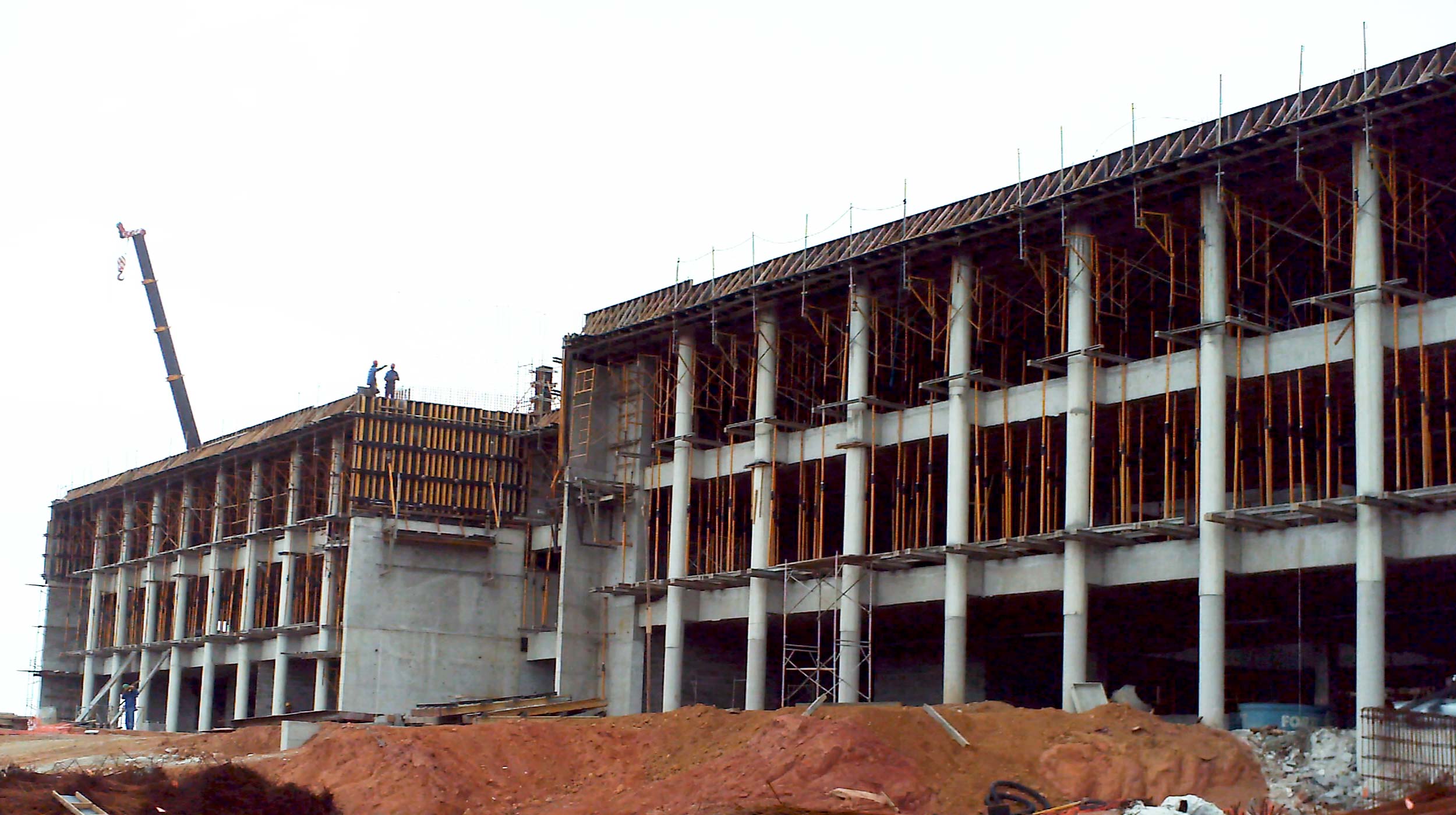 Nowa siedziba firmy Schlumberger w Brazylii wyróżnia się z otoczenia imponującą bryłą o powierzchni 2.500 m² i ścianami o wysokości 16 m, wykonanymi w technologii betonu licowego.