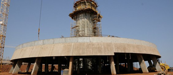 Wieża kontroli lotów na terenie Międzynarodowego Portu Lotniczego w Dakarze, Senegal