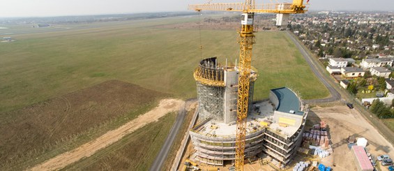 Wieża kontroli lotów na lotnisku w Poznaniu, Polska