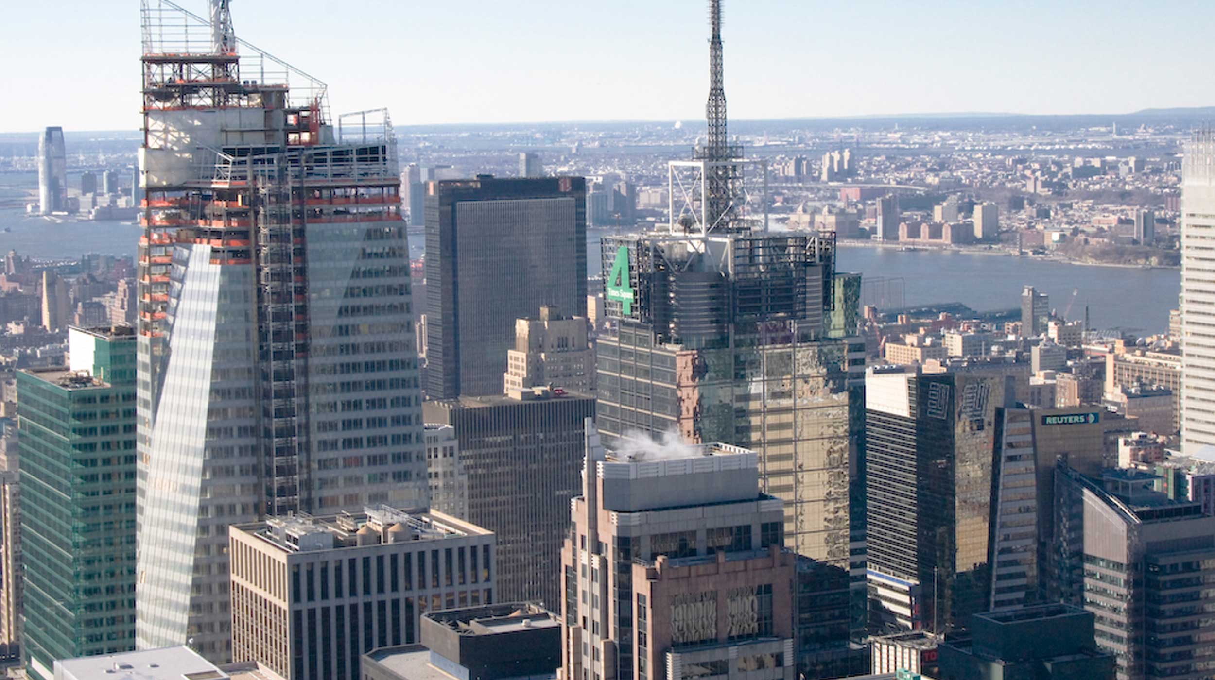 Wieżowiec o wysokości 300 m, w którym mieści się siedziba Banku Amerykańskiego, zajmuje powierzchnię 200.000 m².