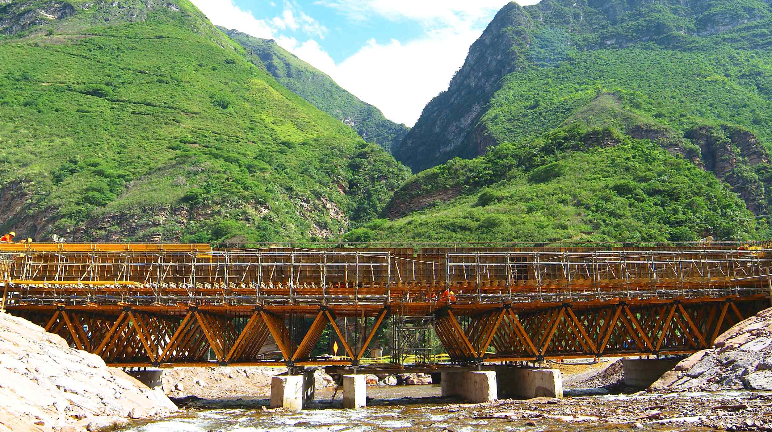 Most Tingo o długości 40 m i szerokości 9,4 m znajduje się w amazońskiej prowincji Bagua Grande, w ciągu północnej Autostrady Interoceanicznej, której długość wynosi 900 km.