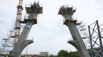 Pylon wiaduktu w ciągu obwodnicy Bukaresztu, Rumunia
