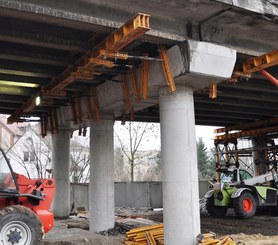 Remont estakady nad linią PKP i drogą miejską w Oławie, Polska