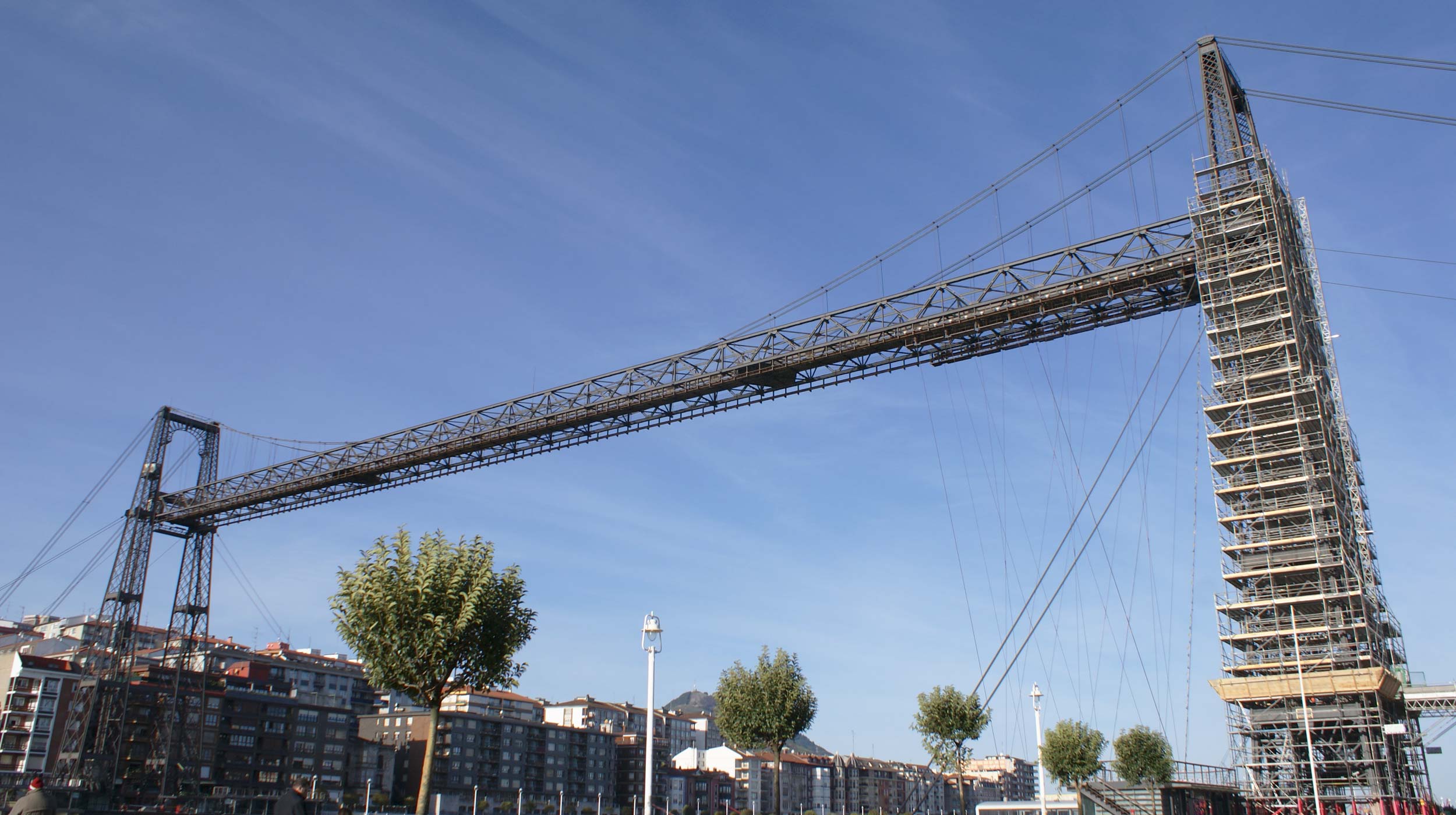 Gondolowy Most Biskajski, wpisany w 2006 roku na listę światowego dziedzictwa UNESCO, jest symbolem rewolucji przemysłowej z drugiej połowy XIX wieku.