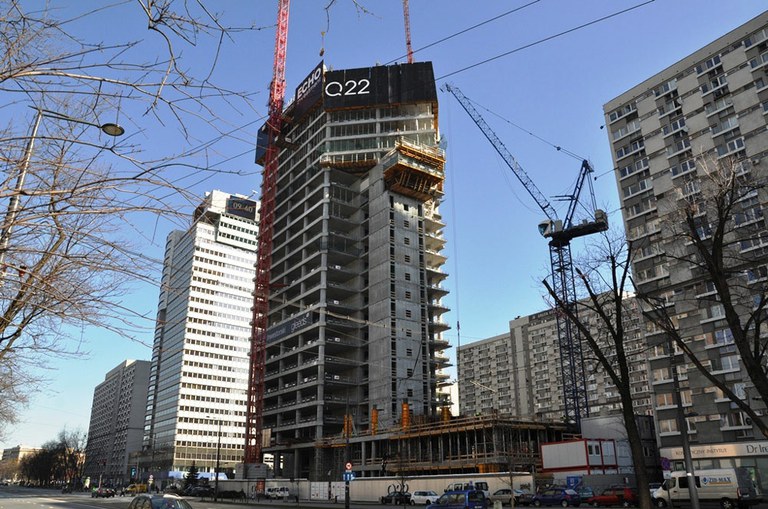 Budowa wieżowca Q22 w Warszawie