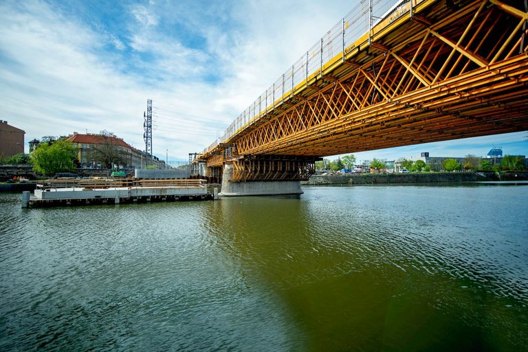 Dwa nowe mosty w Krakowie - kolejny etap modernizacji linii kolejowej E-30