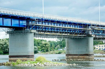 Indywidualnie zaprojektowane rusztowania BRIO wykorzystane podczas remontu mostu w Dęblinie