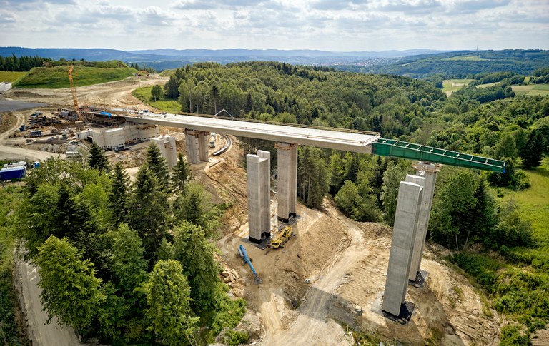 Nowe obiekty wykonywane metodą nawisową i nasuwania podłużnego na S19