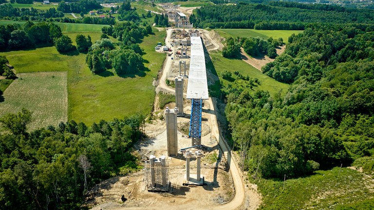 Nowe obiekty wykonywane metodą nawisową i nasuwania podłużnego na S19