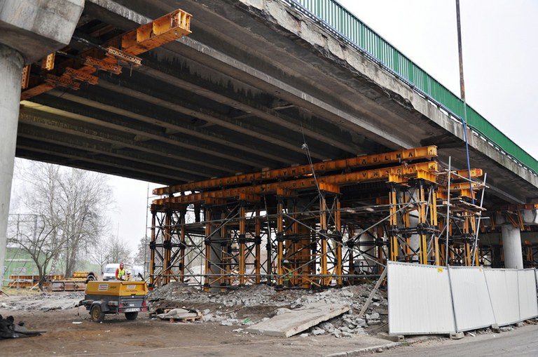 Remont estakady nad linią PKP i drogą miejską w Oławie