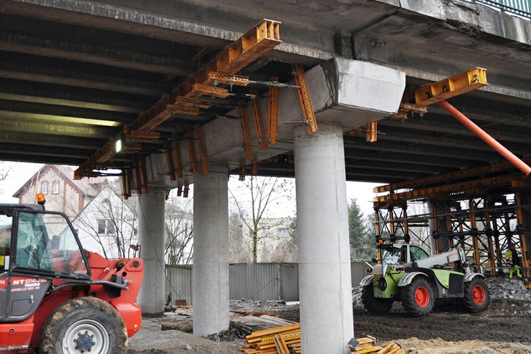 Remont estakady nad linią PKP i drogą miejską w Oławie