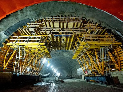 Wózek MK na budowie najdłuższego tunelu drogowego w Polsce