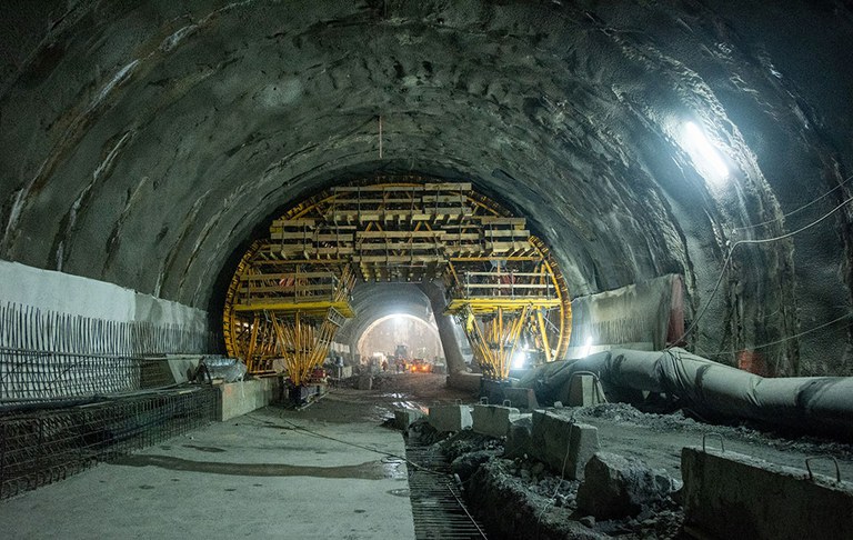 Wózek MK na budowie najdłuższego tunelu drogowego w Polsce